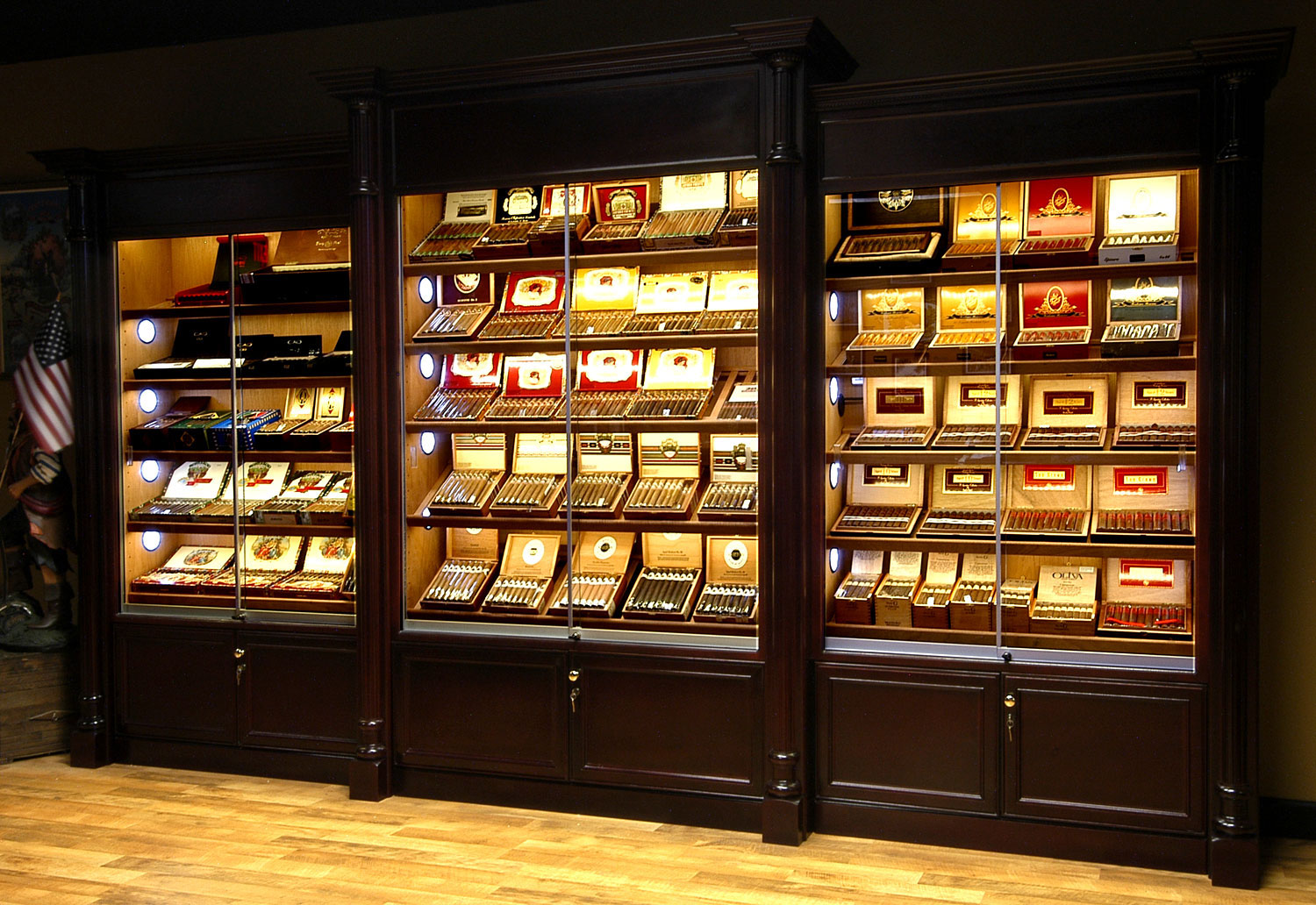 Humidor Store Model 8200 Classic Display Humidor